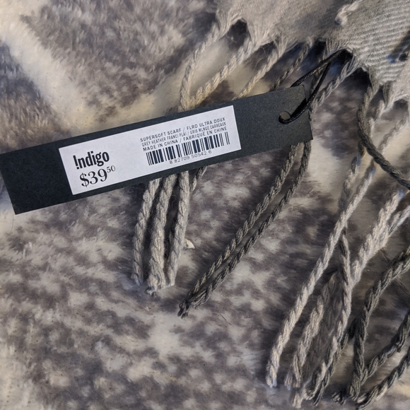 Love & Lore soft scarf grey plaid - Picture 4 of 5